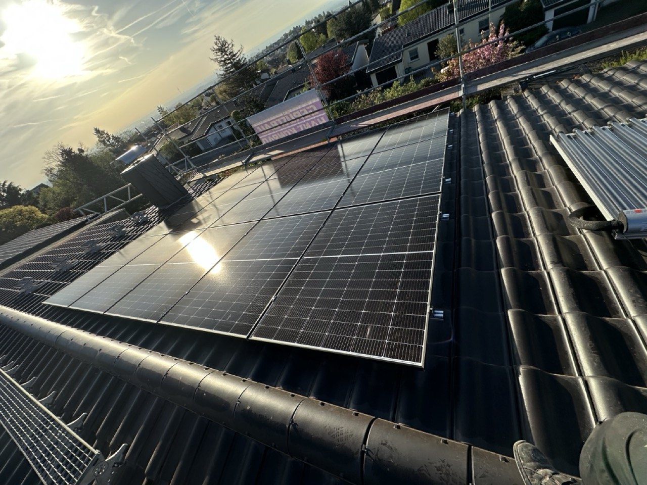 Photovoltaikmodule auf dem Dach, Nahaufnahme